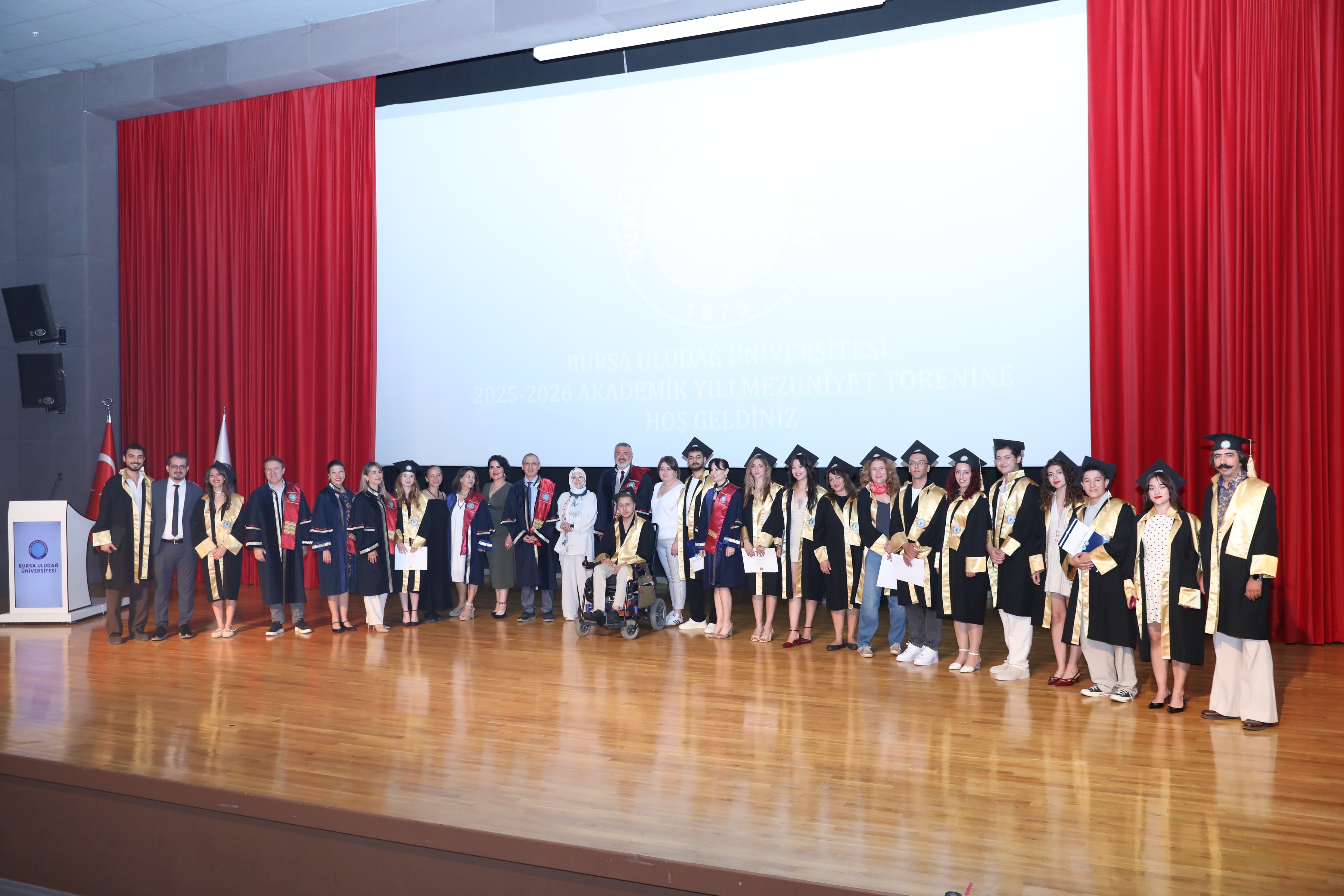 GÜZEL SANATLAR FAKÜLTESİ 2025-2026 AKADEMİK YILI MEZUNİYET TÖRENİ GERÇEKLEŞTİRİLDİ